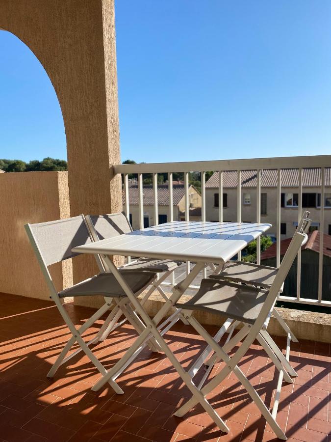 Les Locations Cinaureva "Les Iles D'Or" Apartman La Londe-les-Maures Kültér fotó